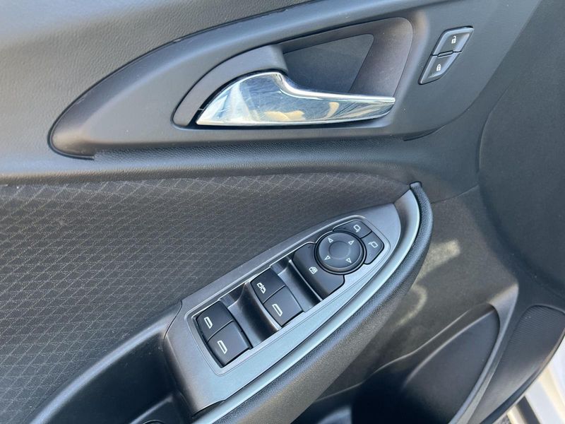 2023 Chevrolet Malibu 1LT photo 6