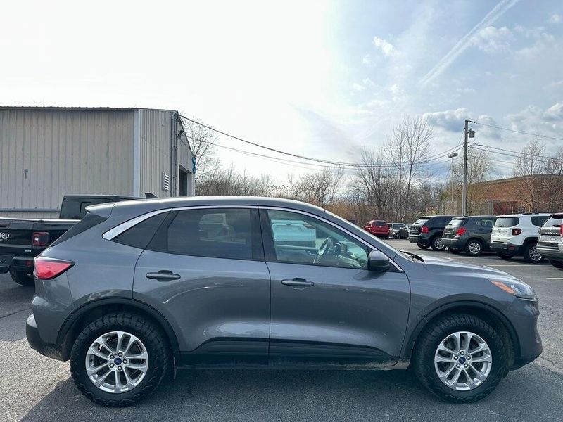 2021 Ford Escape SEImage 12