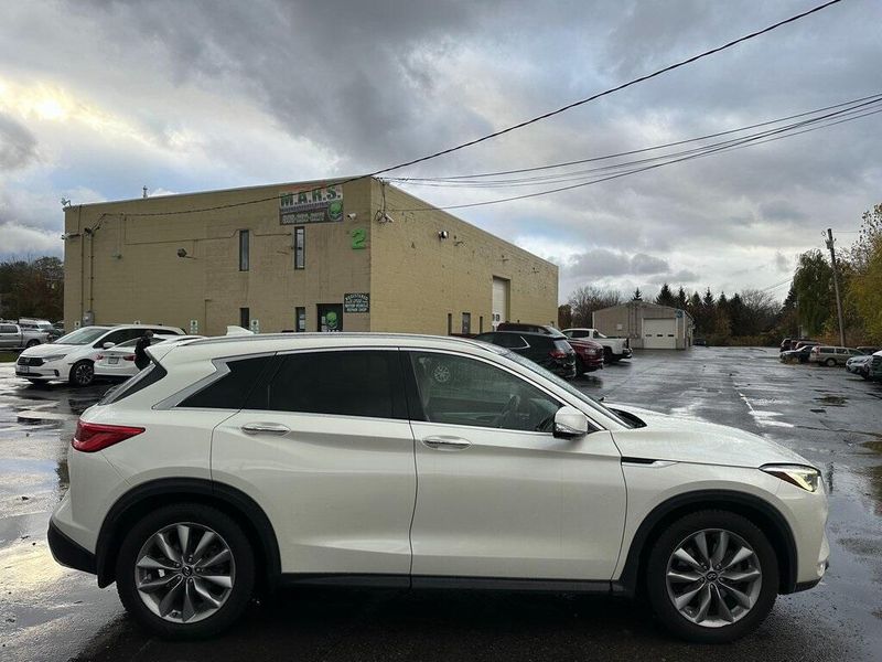 2019 Infiniti QX50 Essential photo 3