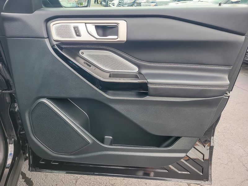 2024 Ford Explorer ST photo 24