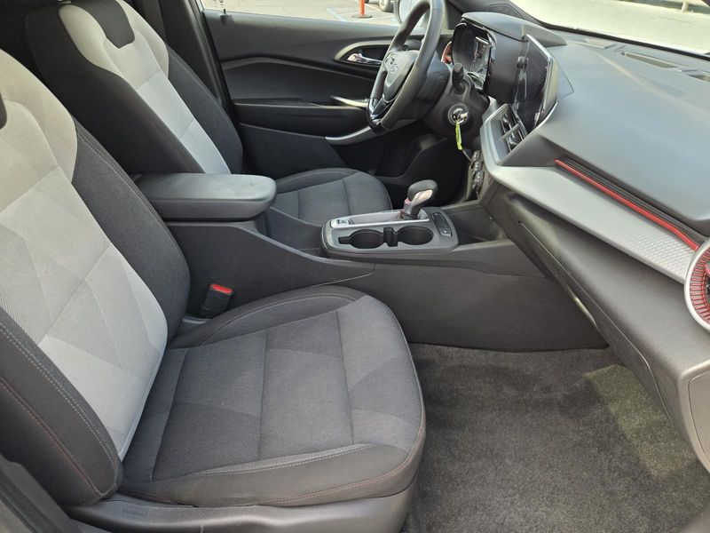 Used 2024 Chevrolet Trax FWD 4dr 1RS