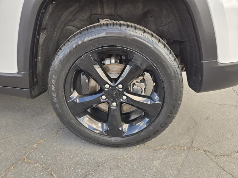 Used 2024 Jeep Grand Cherokee Altitude X 4x4