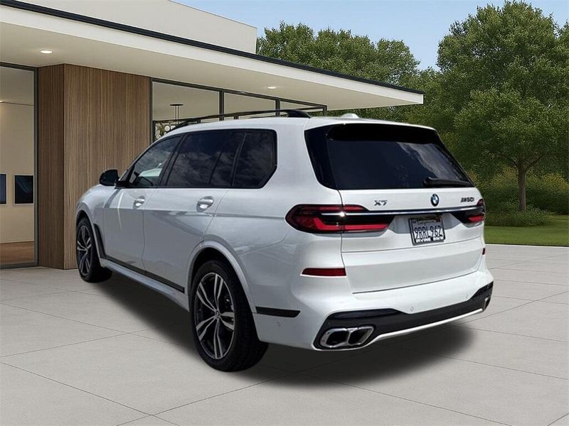 Used 2025 BMW X7 M60iImage 8