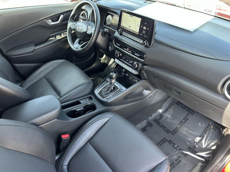 Used 2022 Hyundai Kona LimitedImage 8