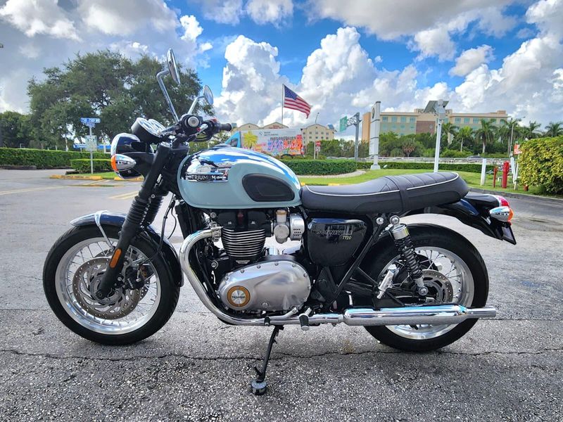 Used 2023 Triumph Bonneville Image 5