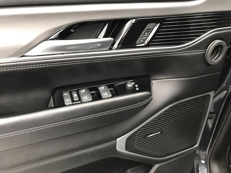 2023 Jeep Wagoneer Series II CarbideImage 3