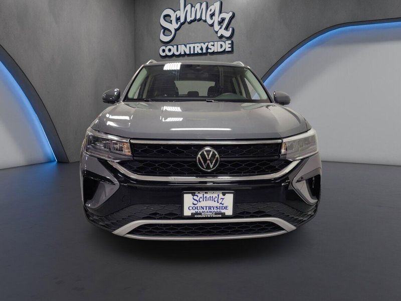Used 2024 Volkswagen Taos SE 4-Motion AWDImage 3
