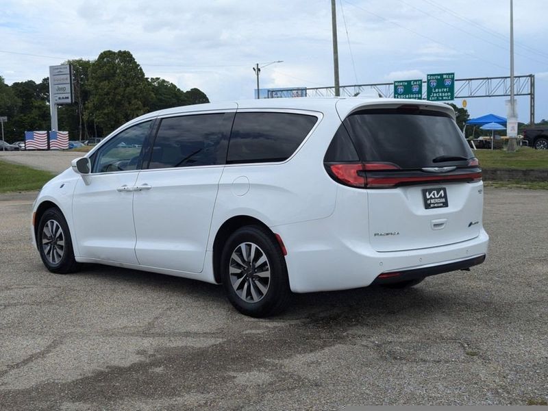 2022 Chrysler Pacifica Hybrid Touring LImage 5