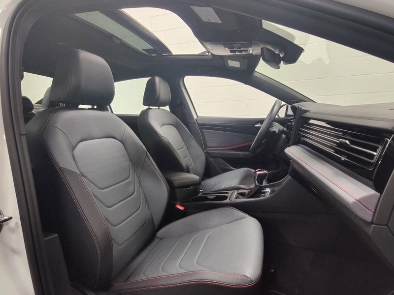 Used 2025 Volkswagen Jetta GLI Autobahn w/SunroofImage 4