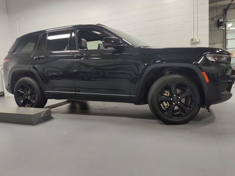 Used 2024 Jeep Grand Cherokee Altitude X 4X4 w/SunroofImage 4