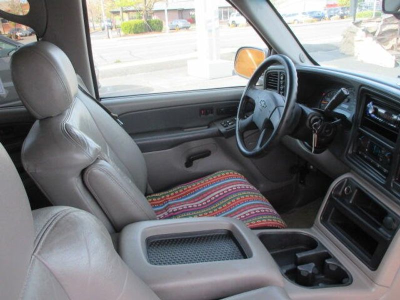 2003 Chevrolet Tahoe LTImage 23