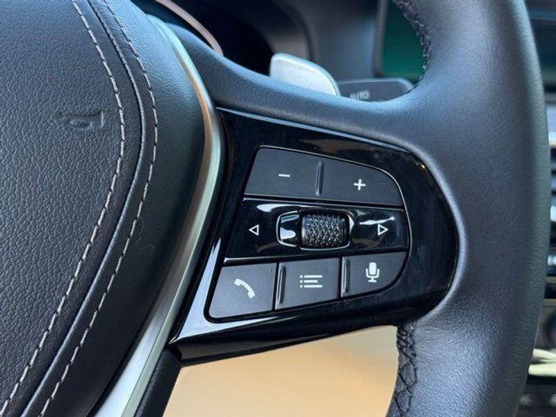 Used 2023 BMW 5 Series 530e iPerformanceImage 25