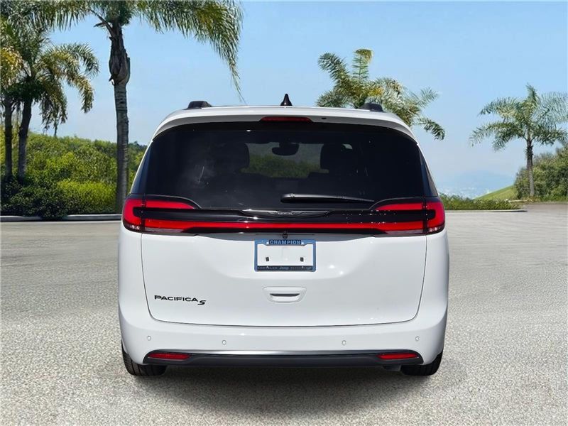 New 2026 Chrysler Pacifica Select