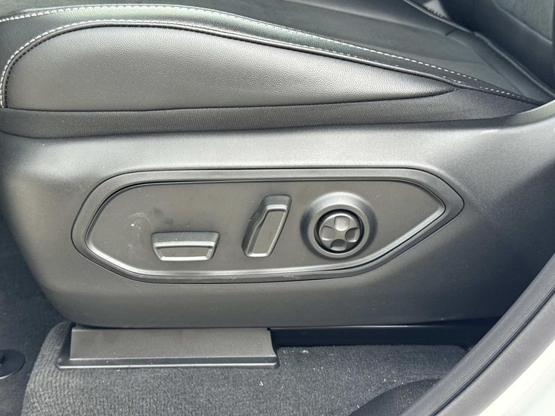 New 2026 Jeep Grand Cherokee Laredo Altitude 4x4