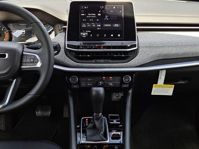 2025 Jeep Compass Latitude 4x4Image 30