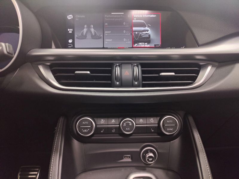 2024 Alfa Romeo Stelvio Ti AWD w/Sunroof/NavImage 25