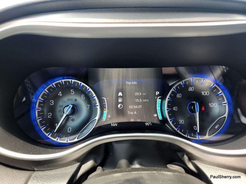 New 2025 Chrysler Voyager LXImage 48