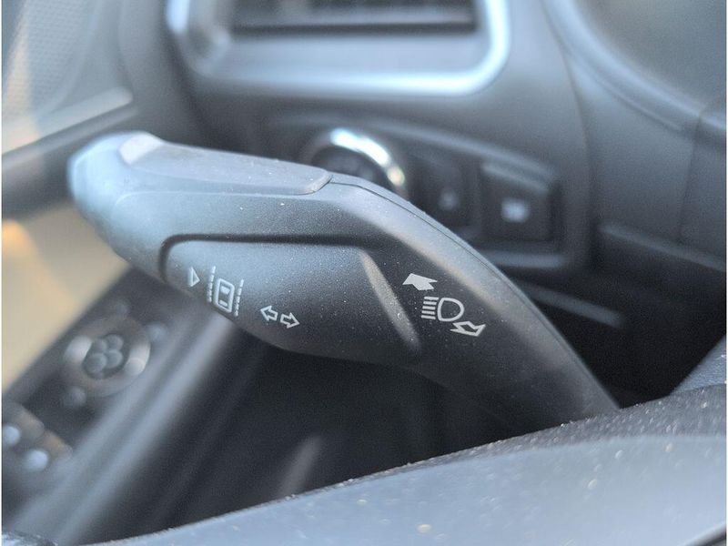Used 2020 Ford Edge SEImage 26