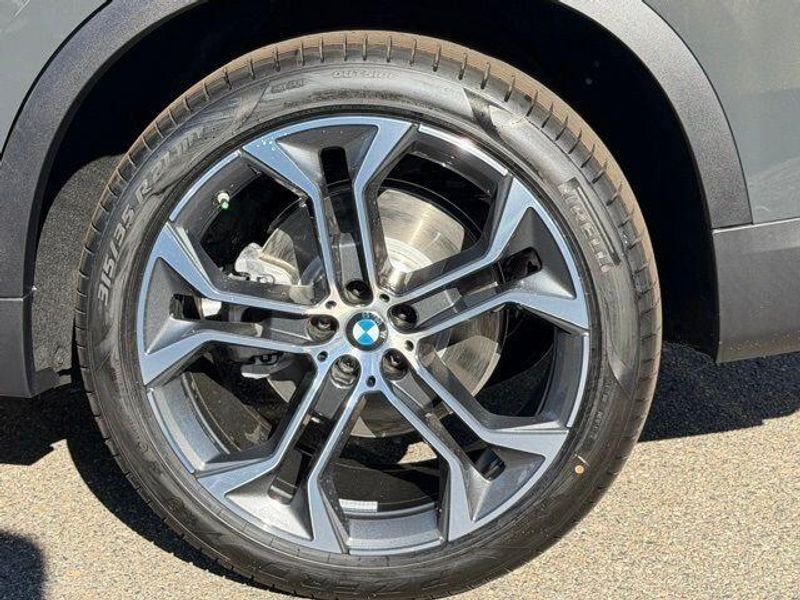 New 2026 BMW X5 xDrive40iImage 11