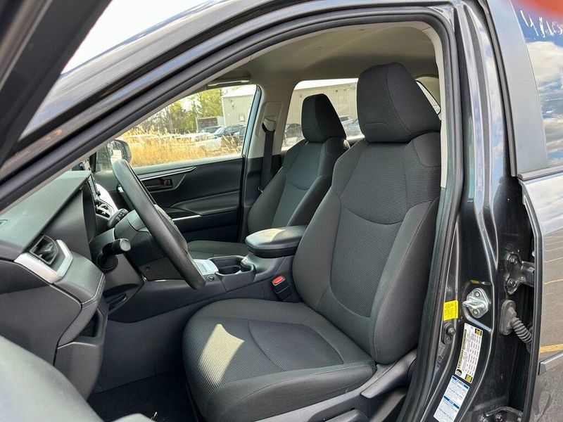 2021 Toyota RAV4 LEImage 16