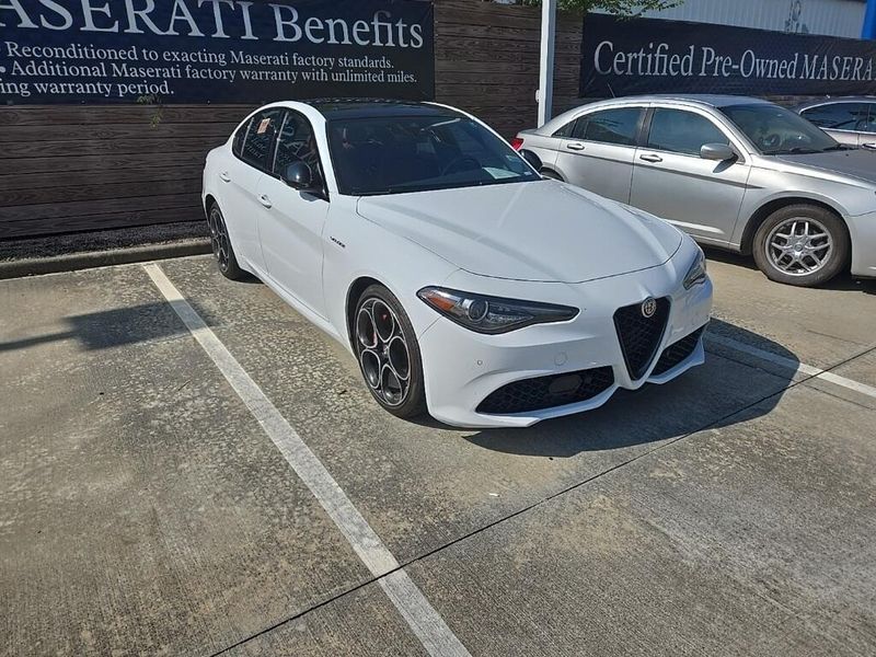 Used 2022 Alfa Romeo Giulia VeloceImage 2