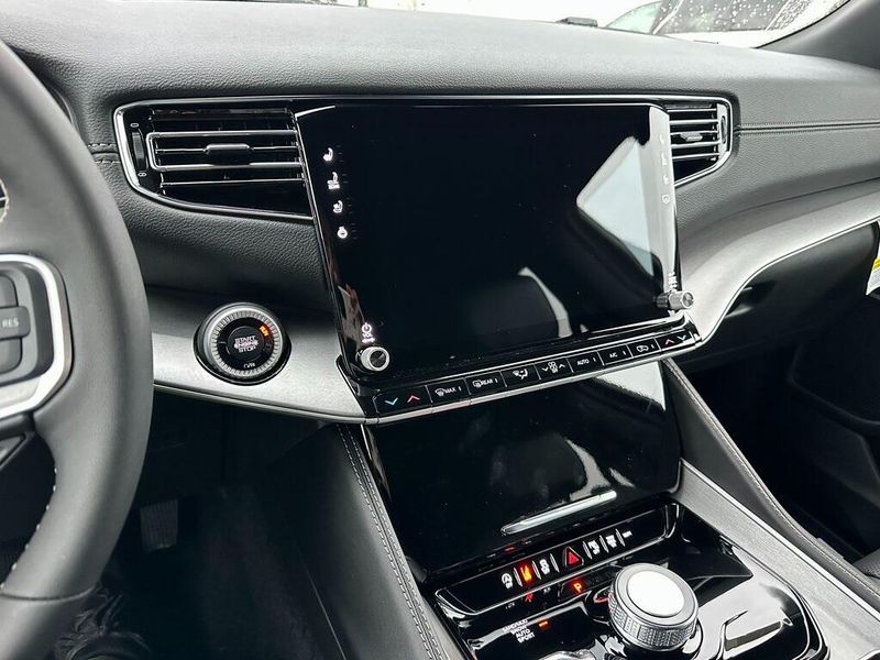 2025 Jeep Wagoneer Carbide photo 2