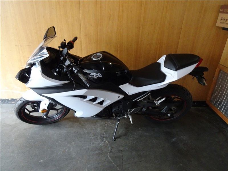 2014 Kawasaki Ninja in a White exterior color. Parkway Cycle (617)-544-3810 parkwaycycle.com 