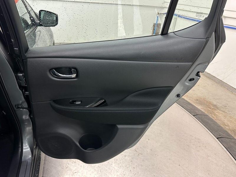 2020 Nissan Leaf SVImage 26