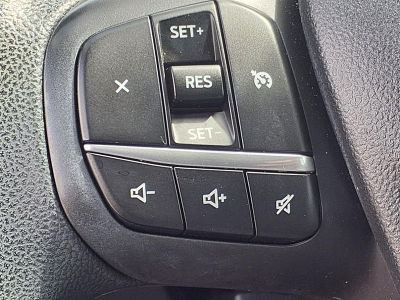 2021 Ford Escape SEImage 17