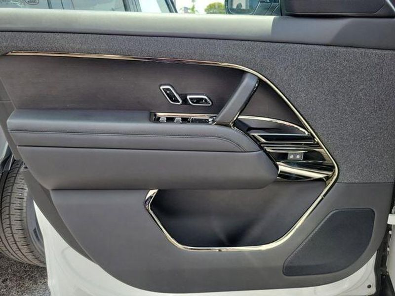 2023 Land Rover Range Rover Sport SE photo 16