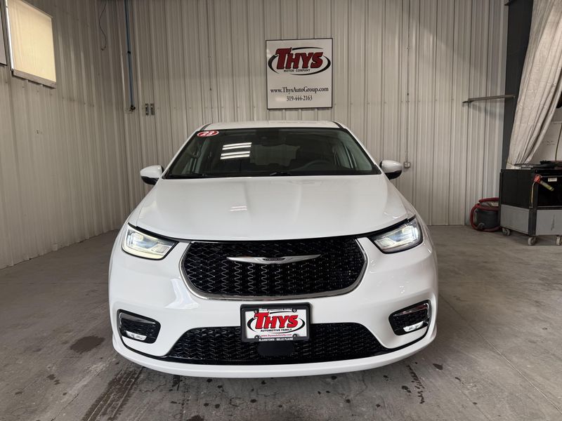 Used 2023 Chrysler Pacifica Touring LImage 15