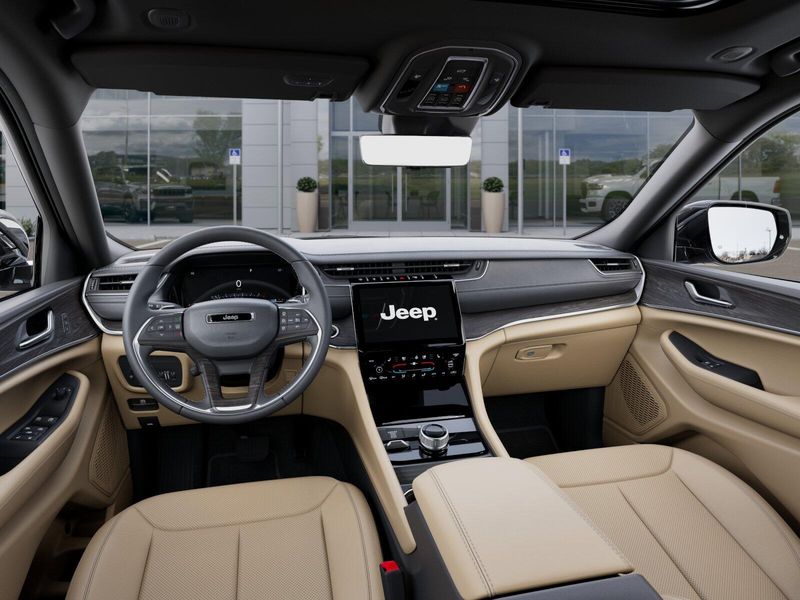 New 2025 Jeep Grand Cherokee L Limited 4x4Image 36