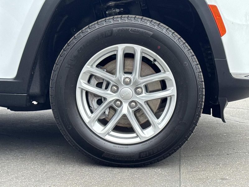 New 2026 Jeep Grand Cherokee L Laredo 4x2
