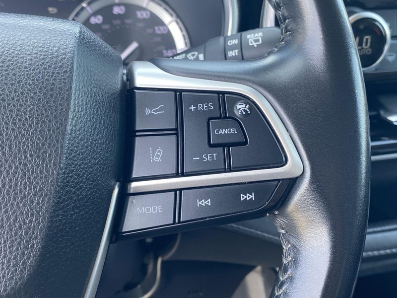 2022 Toyota Highlander XLEImage 28