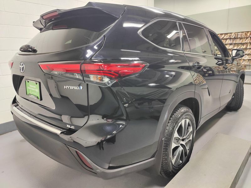 2021 Toyota Highlander Hybrid XLE AWD w/Sunroof/NavImage 12
