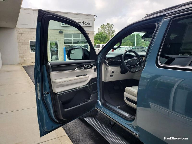 2026 Jeep Grand Wagoneer L Summit Obsidian 4x4