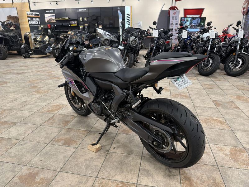 Used 2024 Yamaha YZF-R7 CA Image 15
