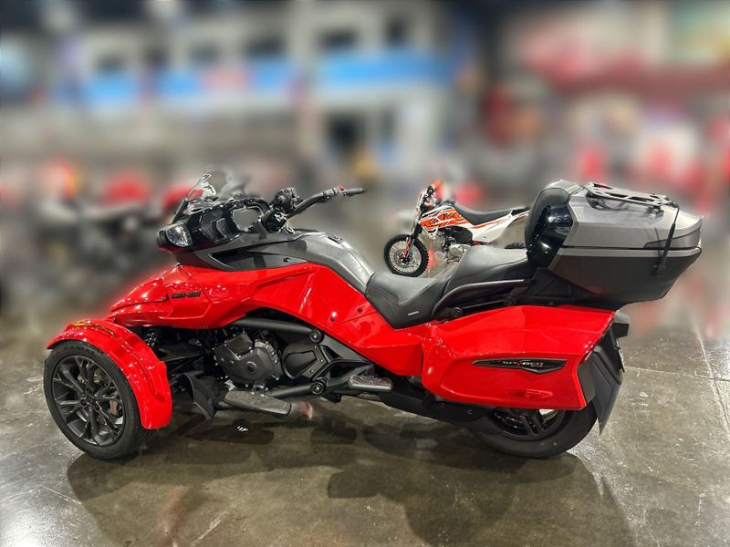 2022 Can-Am H7NA  in a PLASMA RED/ CARBON BLACK exterior color. Del Amo Motorsports delamomotorsports.com 