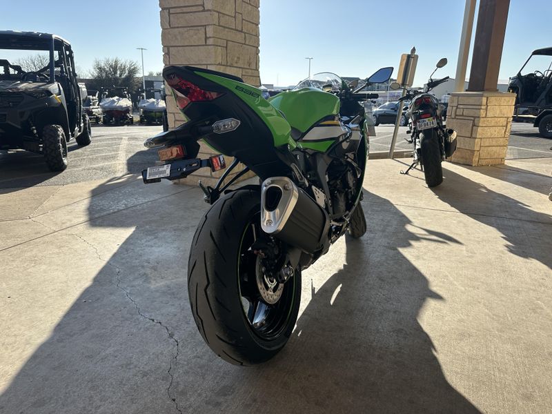 2025 Kawasaki NINJA ZX6R KRT EDITION ABS  LIME GREEN AND EBONY AND PEARL BLIZZARD WHITEImage 2