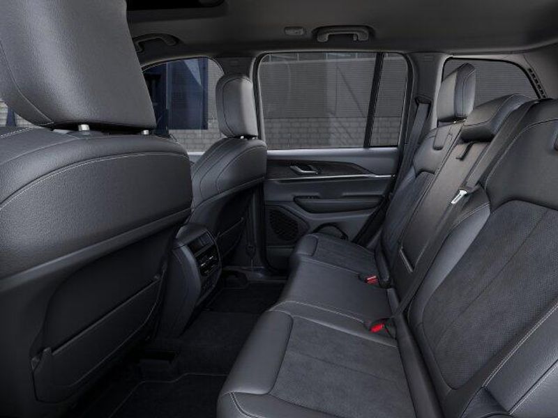 New 2026 Jeep Grand Cherokee Laredo Altitude 4x4Image 23