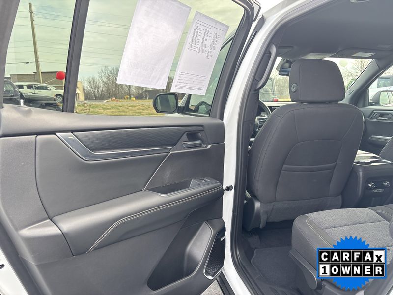 Used 2025 GMC Acadia FWD ElevationImage 15