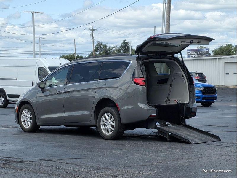 Used 2022 Chrysler Pacifica Touring L