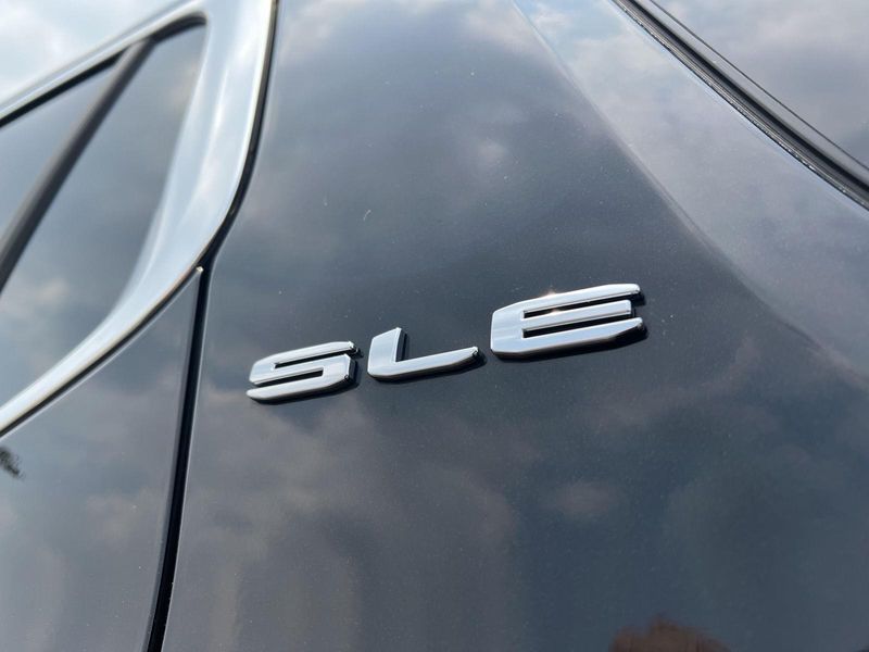 Used 2023 GMC Acadia SLE