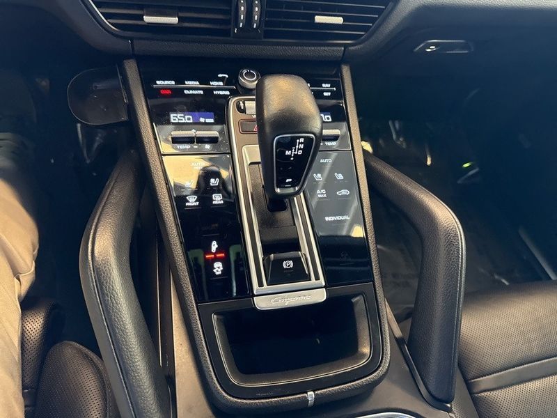 2021 Porsche Cayenne E-Hybrid BaseImage 27