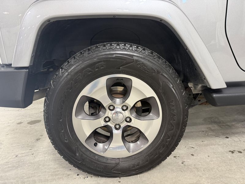 Used 2017 Jeep Wrangler JK SaharaImage 6