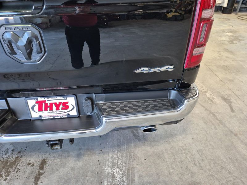 2023 RAM 1500 LimitedImage 17