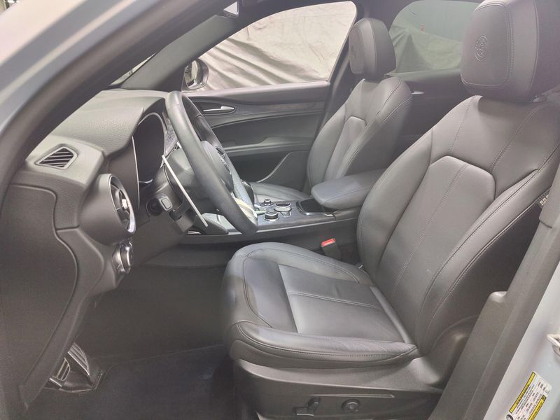 Used 2024 Alfa Romeo Stelvio Sprint AWD w/Sunroof/Nav/Wheel PkgImage 17