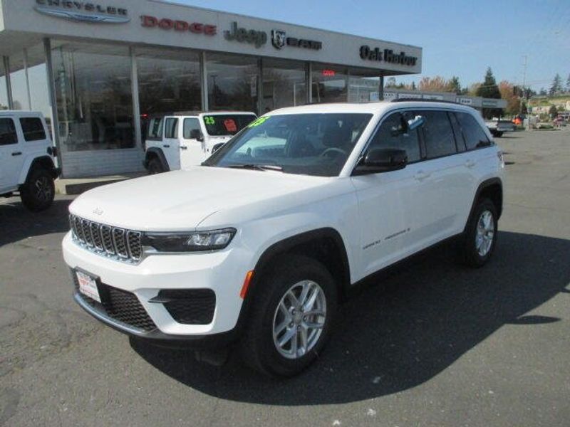 2025 Jeep Grand Cherokee Laredo X 4x4Image 2