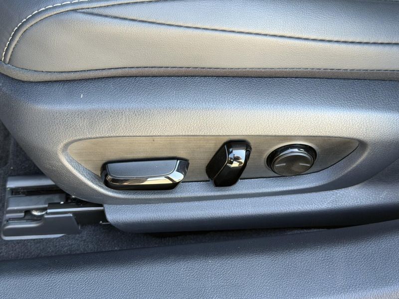 Used 2025 Lexus ES 350Image 21