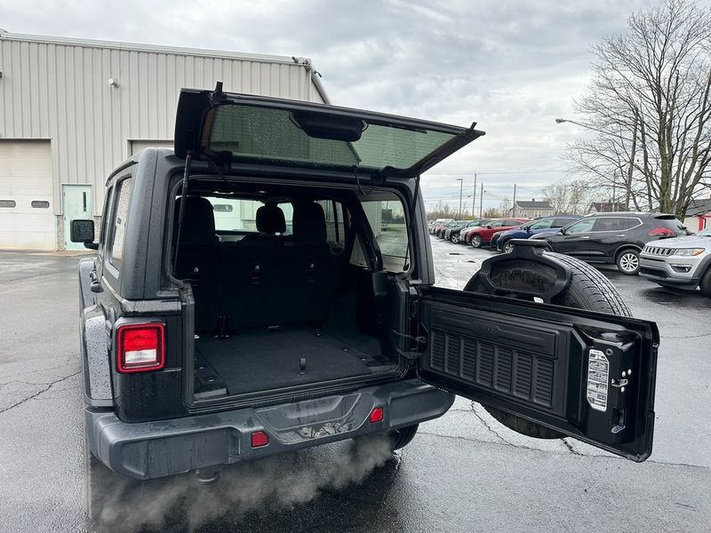 2019 Jeep Wrangler Unlimited SaharaImage 15